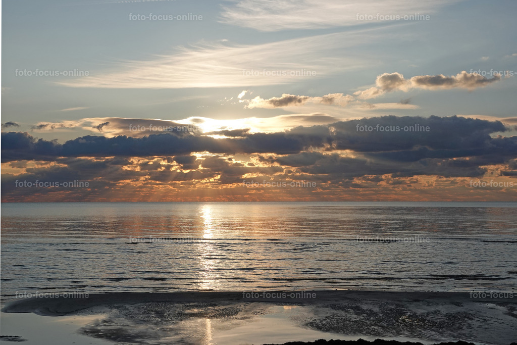 Spectacular almost spiritual sunset on the beach of Liepja | foto-focus-online
