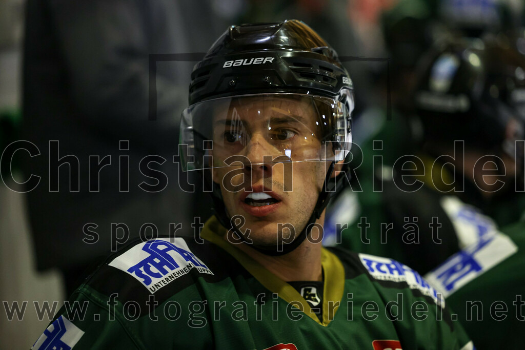 2022-12-02_052_TSV_Erding_gegen_EV_Pegnitz | Erding, Deutschland, 02.12.2022:
Eishockey, Bayernliga 2022 / 2023, 17. Spieltag, TSV Erding gegen EV Pegnitz, Endergebnis: 9:3

Mark Waldhausen (Erding Gladiators, #27)

Foto: Christian Riedel / fotografie-riedel.net