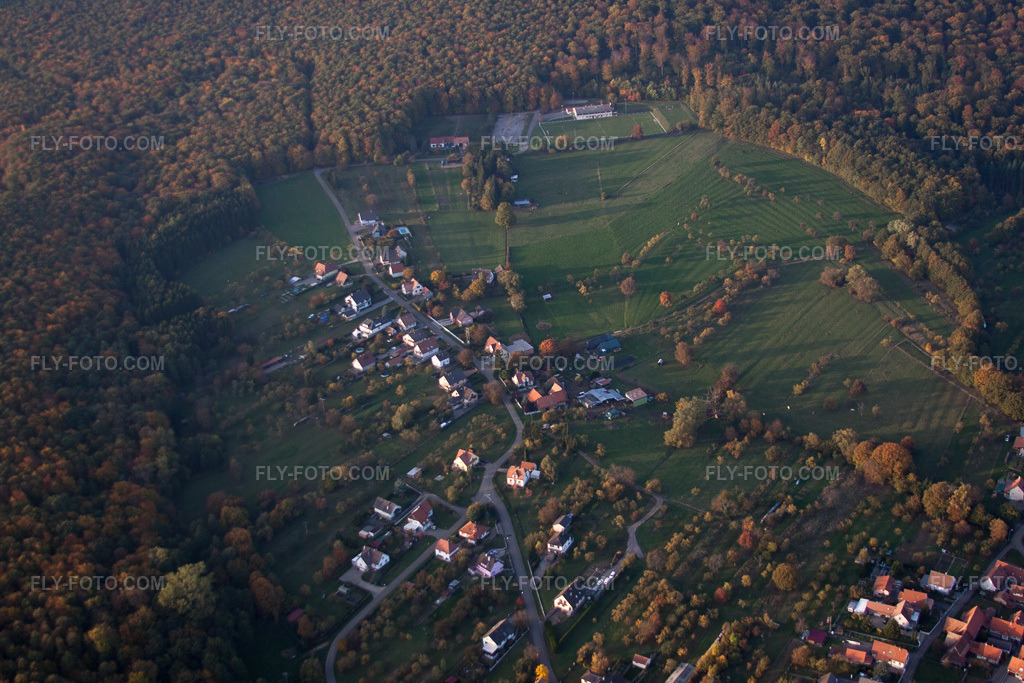 Aerial view: View of the town in Lampertsloch in the state Bas-Rhin, France.Photo: IMG_54234.jpg taken on 10/21/2012 by Werner Riehm/FLY-FOTO.comResolution of the original: 4752 x 3168 px