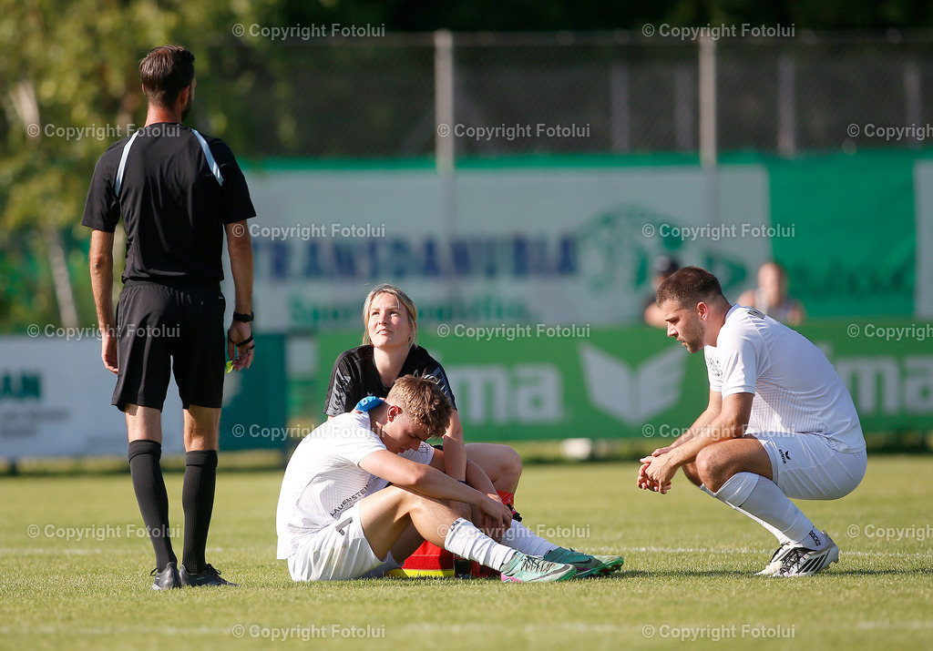 A_LUI_140625_000019 | SPORT FUSSBALL LL.OST 14.06.2025 ASKOE OEDT 1B -METALLBAU BLAUENSTEINER NAARN IM BILD :UND FABIAN FARTHOFER AM BODEN SITZEND (NAARN) FOTO:FOTOLUI