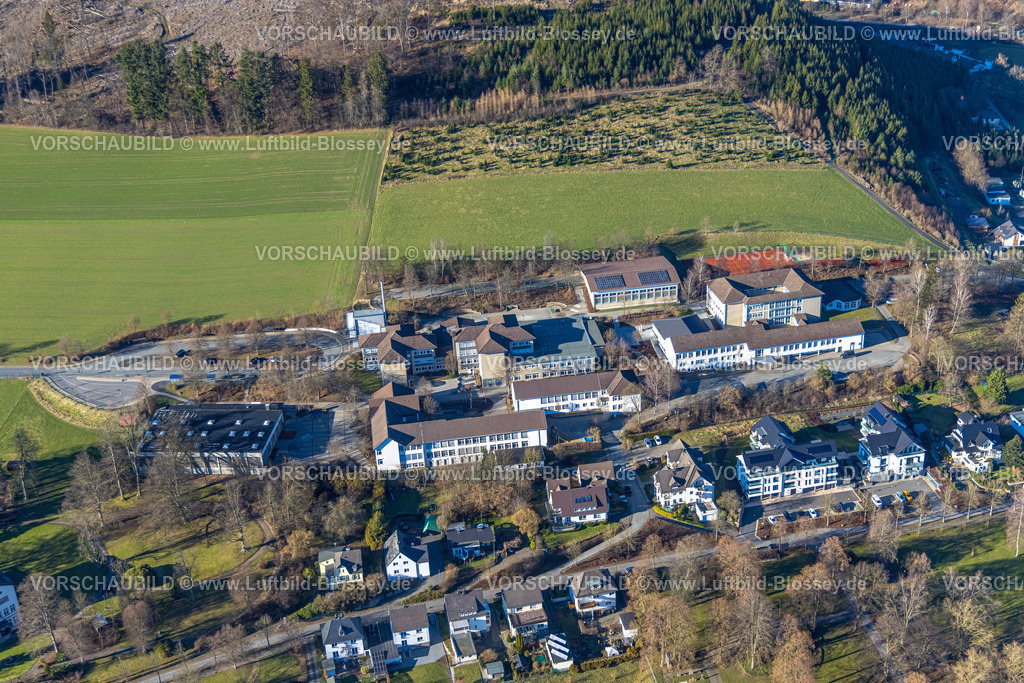 Eslohe230205176 | Luftbild, Schulzentrum mit Realschule, Christine-Koch-Hauptschule, Brüder-Grimm-Schule, Raphael-Schule, Eslohe, Sauerland, Nordrhein-Westfalen, Deutschland