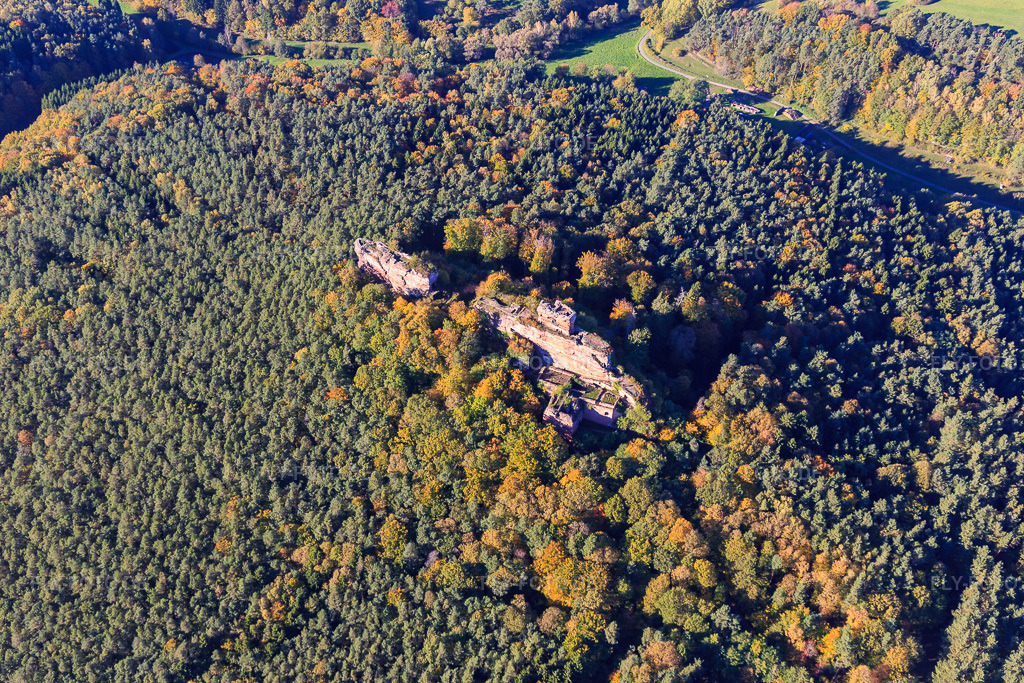 Luftbild: Burgruine Drachenfels in Busenberg im Bundesland Rheinland-Pfalz in Deutschland. Foto: IMG_103927.jpg vom 14.10.2017 durch Werner Riehm/FLY-FOTO.deWWW.WANDERPARADIES-WASGAU.DE