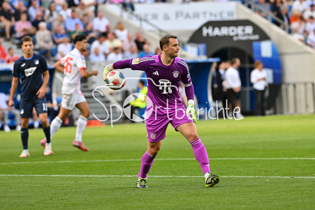 TSG 1899 Hoffenheim - FC Bayern München | am BAll Manuel NEUER (FC Bayern Muenchen 1) / Einzelfoto / Freisteller / Bundesliga: TSG 1899 Hoffenheim - FC Bayern München; PreZero-Arena am 20.09.2025 / DFL REGULATIONS PROHIBIT ANY USE OF PHOTOGRAPHS AS IMAGE SEQUENCES AND/OR QUASI-VIDEO