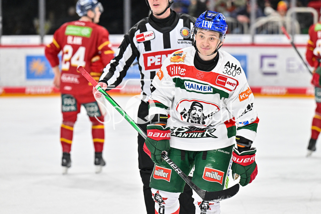 Düsseldorfer EG - Augsburger Panther | haengende Koepfe der Panther beim Spiel in Duesseldorf / Florian ELIAS (Augsburger Panther #67) / DEL: Duesseldorfer EG - Augsburger Panther, PSD Bank Dome am 22.12.2024