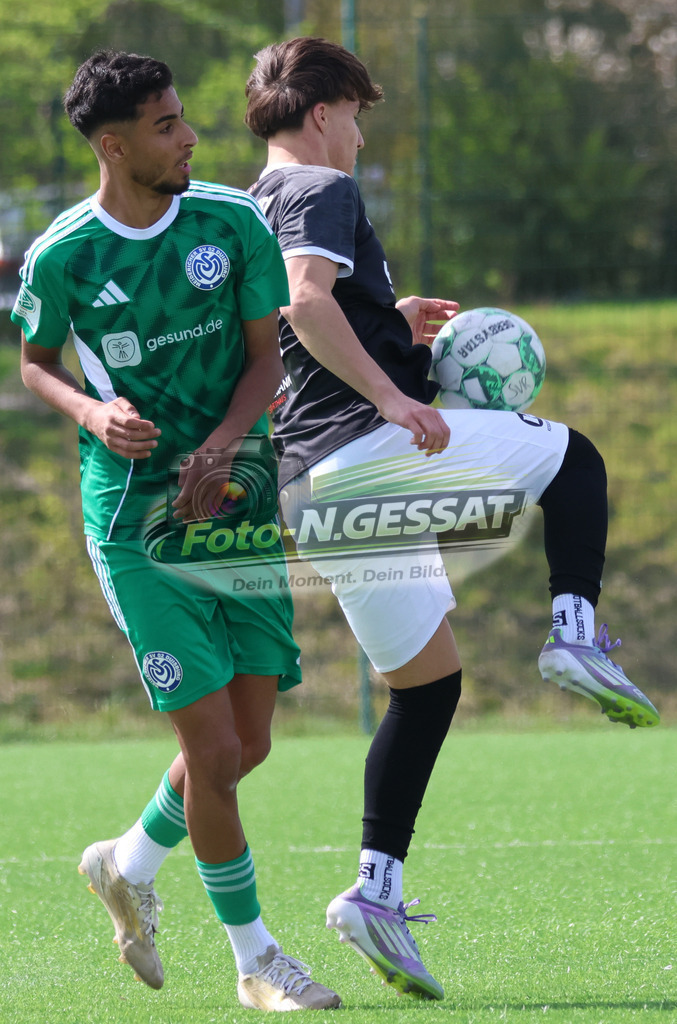 SV Rödinghausen - MSV Duisburg | Auf dem Bild zu sehen: schwarz SV Rödinghausen ; grün MSV Duisburg: SV Rödinghausen, MSV Duisburg, Saison 25/26, A-Jugend, Testspiel, Rödinghausen, Deutschland - Realisiert mit Pictrs.com