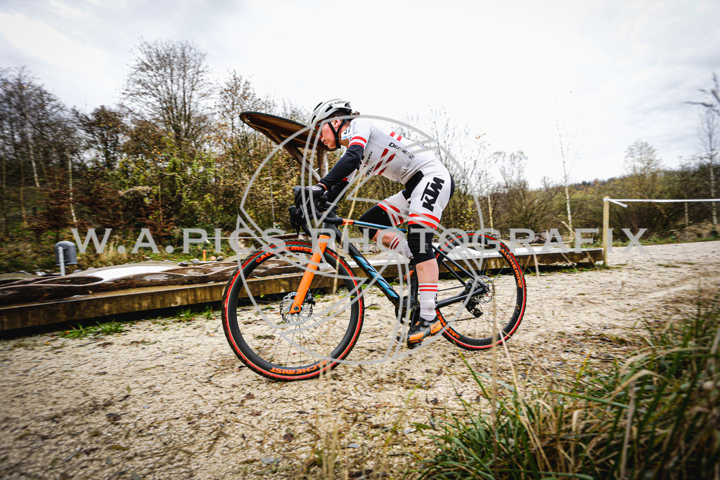..... | AUSTRIA, 24.11.24, 3.Radquerfeldein GP um das Sportzentrum Gunskirchen Image shows: Photo: Wapics / Andreas Willdoner