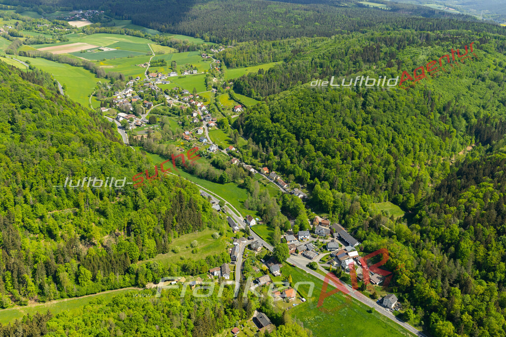 Aktuelles Luftbild von Neukirchen Lautertal - Die Luftaufnahme wurde 2022 mittels UL-Flugzeug erstellt ( keine Drohne ) - hochauflösende Kamera-Systeme von  Canon -Beste Qualität - Für grossformatige Ausdrucke geeignet. Die Geschenkidee !