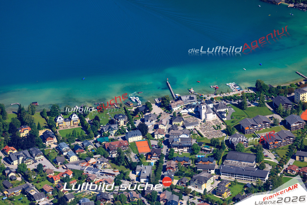 Die Luftaufnahme der Stadt Strobl wurde 2017 vom Flugzeug heraus erstellt ( keine Drohne )- hohe Auflösung für beste Qualität