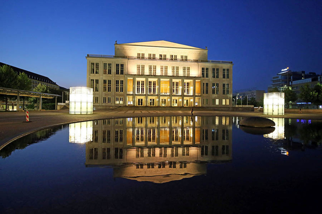 Foto: Leipzig - Oper Leipzig | Das Team hinter BILDLEXIKON LEIPZIG bündelt historische wie aktuelle Informationen über die Stadt Leipzig in Text und Bild auf einer Plattform und stellt diese der interessierten Öffentlichkeit zur Verfügung.