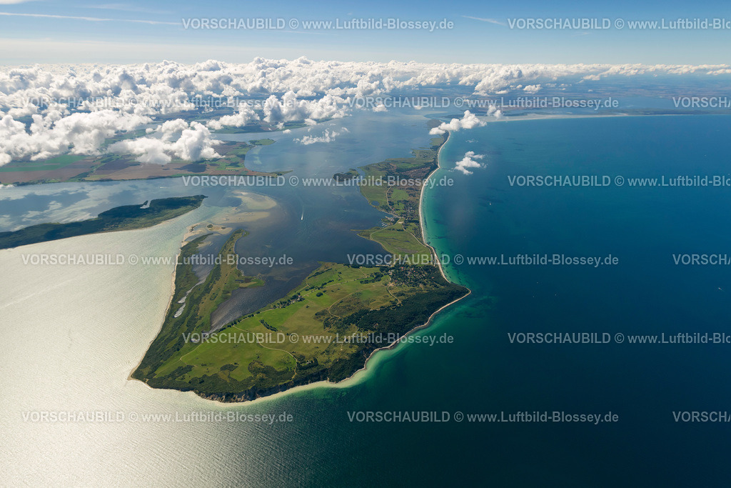 Hiddensee12082925 | Nordspitze der Insel Hiddensee mit dem Leuchtturm Dornbusch und der Ortschaft Kloster,  Insel Hiddensee, Ostseeinsel, Mecklenburg-Vorpommern, Deutschland, Europa