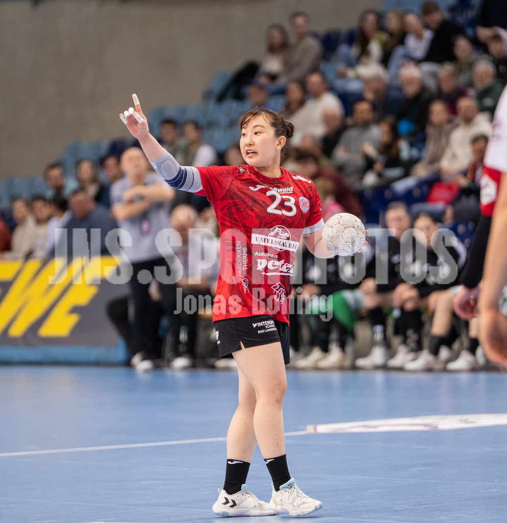 Handball I Frauen I Saison 2025-2026 I 1. HBF I 17. Spieltag I VFL Oldenburg - Thüringer HC I 0236 | Natsuki Aizawa (23, Thüringer HC) - Realisiert mit Pictrs.com