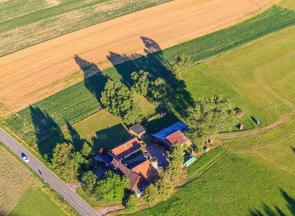 Luftbild: Aussiedlerhof im Ortsteil Aischfeld im Ortsteil Peterzell in Alpirsbach im Bundesland Baden-Württemberg in Deutschland. Foto: IMG_148955.jpg vom 28.06.2025 durch Werner Riehm/FLY-FOTO.de