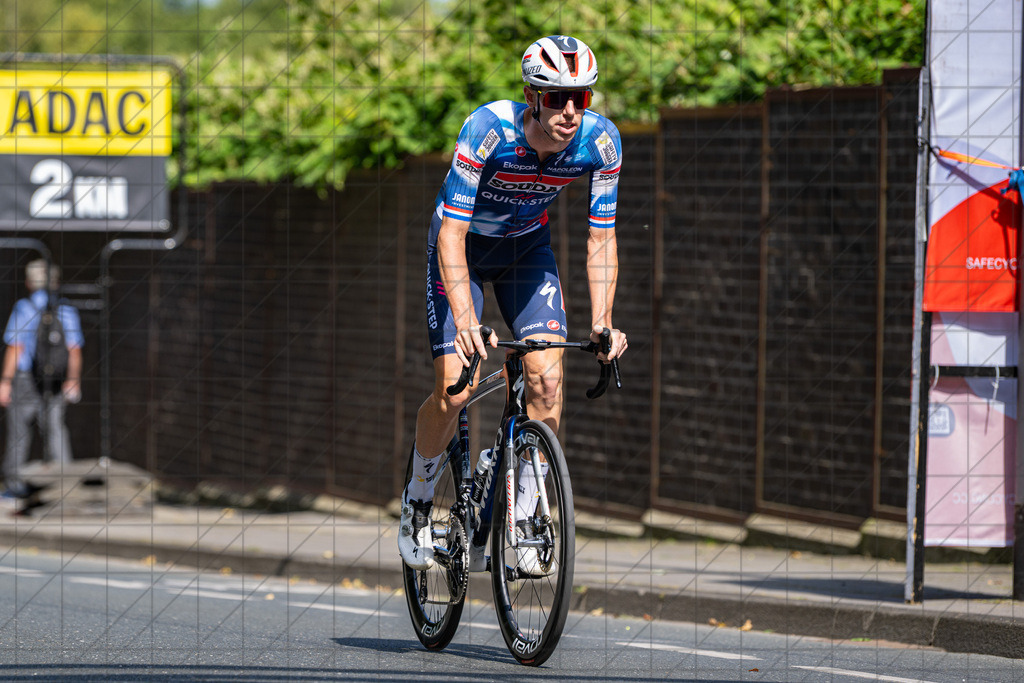 DeutschlandTour 2025 | Prolog  | Warm up der Pro’s //  20.08.25: DeutschlandTour 2025 | Prolog  / Essen / Deutschland  //   CREDIT:www.bullenfotos.de, Martin König, Hörner Weg 40, D-49078 Osnabrück, +4917663732967 // Nutzung und Weitergabe nur zu den vereinbarten Zwecken. Presseanfragen an Ersteller. Alle Rechte beim Ersteller. Honorierung nach MFM. - Realisiert mit Pictrs.com