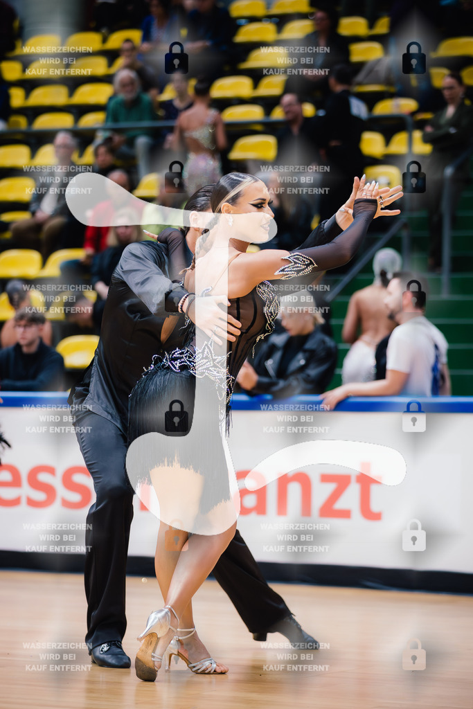 Hessen Tanzt WDSF International Open Latin 11th (43) Justin Lauer _ Rita Schumichin (TSC Saltatio Neustadt im TV 1860 Mußbach)-2025-05-18-3658 | Webshop for digital downloads and prints of dance sport, event & show photographer Julian Link - Realisiert mit Pictrs.com