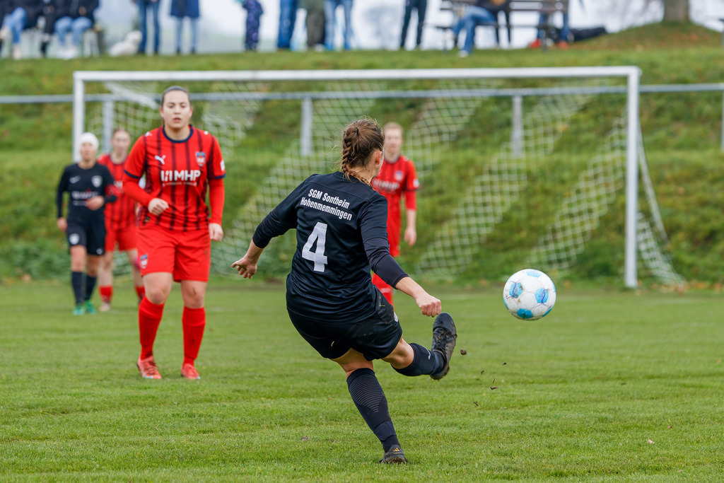 HOHFCH_251109_6575 | 1.FC Heidenheim 1846 II vs. GAST, Fußball, Frauen, Bezirksliga, 2025/2026, X. Spieltag, 03.10.2025 in Heidenheim, Kunstrasen b. Voith-Arena West(Foto: Michael Bulling) - Realisiert mit Pictrs.com