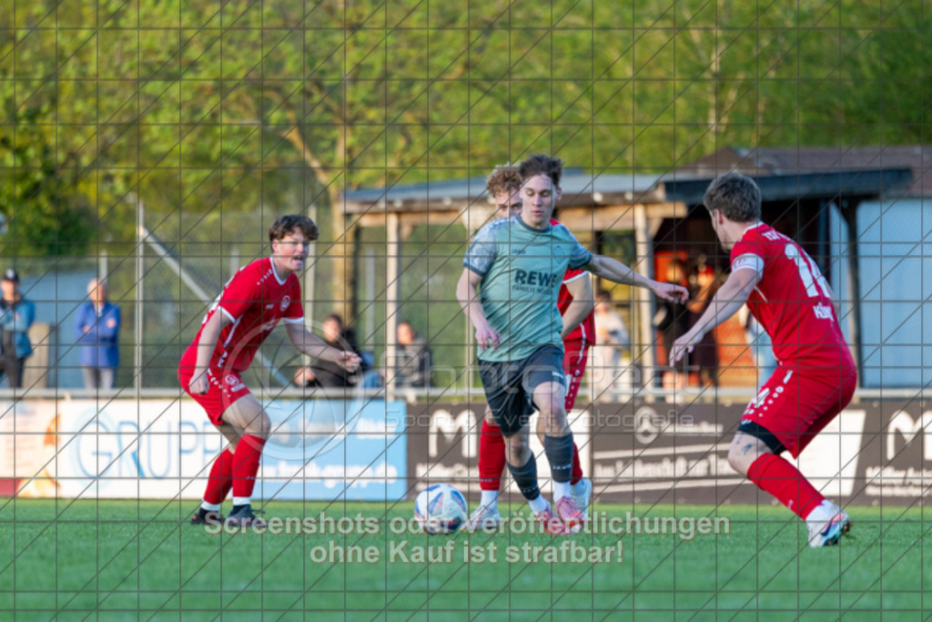 20260416_193722_0027 | Marvin Herbinger (1.FC Donzdorf #15)1.FC Donzdorf (türkis) vs. TSV Weilheim (rot), Fußball, Bezirkspokal - Bezirk Neckar/Fils, Viertelfinale, Saison 2025/2026, Rasenplatz Lautertal Stadion, Süßener Straße 16, 73072 Donzdorf, 16.04.2026 - 19:30 Uhr,Foto: PhotoPeet / Sport- &amp; Eventfotografie / Peter Harich