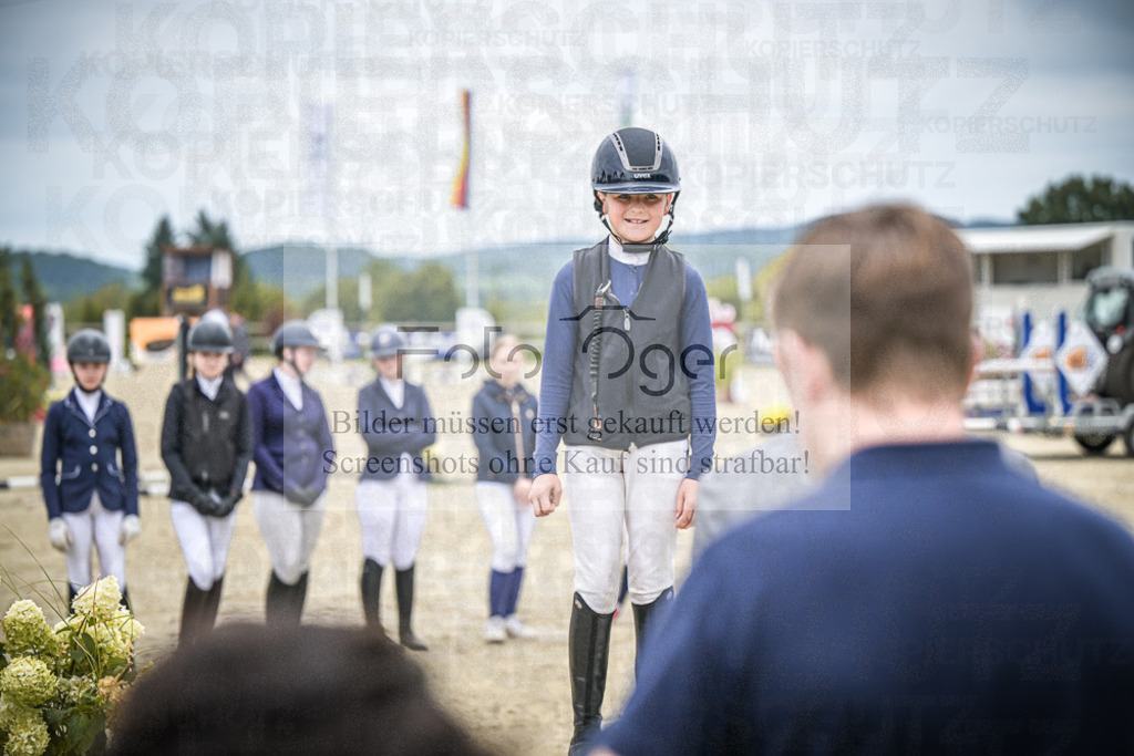 DOS_0009 | Entdecke hochwertige Reitturnierfotos von Foto Oger. Professionell, emotional und authentisch – jetzt Lieblingsmomente im Shop bestellen.Deutschlandweite Turnierfotografie. - Realisiert mit Pictrs.com