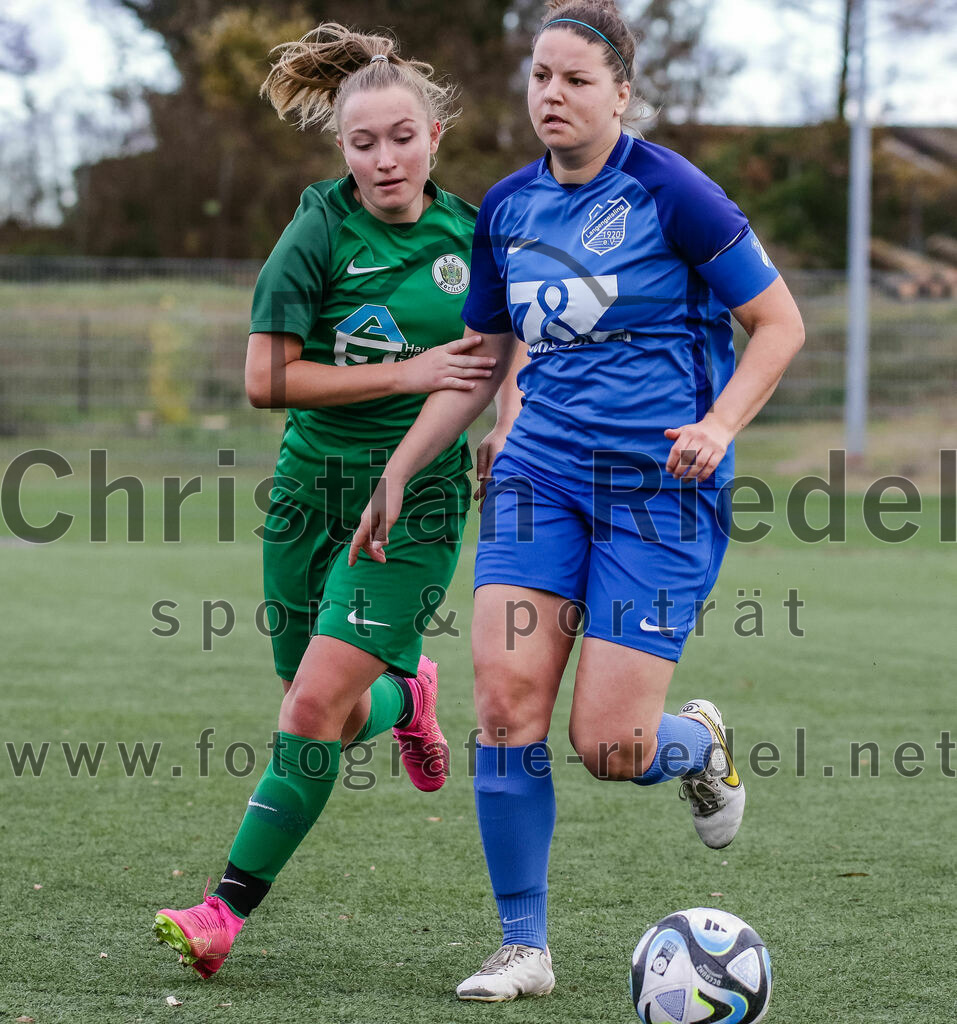 2023-11-19_050_FC_Langengeisling_gegen_FC_Forstern_II | Erding, Deutschland, 19.11.2023:
Fußball, Bezirksoberliga 2023 / 2024, 12. Spieltag, FC Langengeisling gegen FC Forstern II, Endergebnis: 3:0

Julia Marjanovic (FC Forstern, #11), Carina Sedlmeier (FC Langengeisling, #19)

Foto: Christian Riedel / fotografie-riedel.net