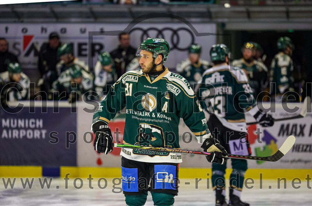 2025-11-16_028_TSV_Erding_gegen_Selber_Woelfe | Erding, Deutschland, 16.11.2025:Eishockey, Oberliga Süd 2025 / 2026, 17. Spieltag, TSV Erding gegen Selber Wölfe, Endergebnis: 3:1Maximilian Forster (Erding Gladiators, #81)Foto: Christian Riedel / fotografie-riedel.net