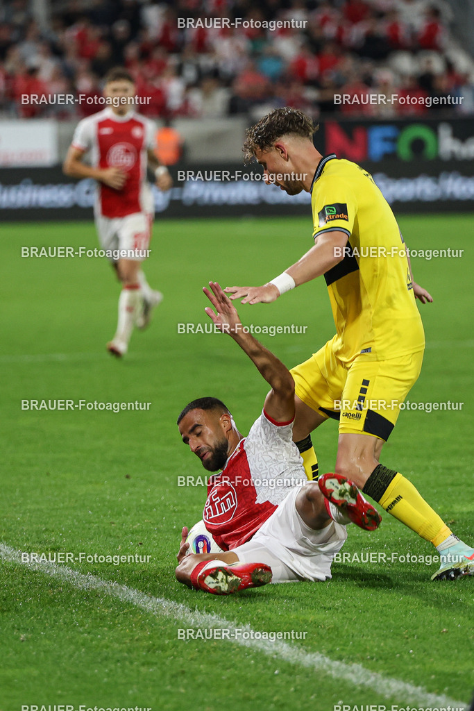 Rot-Weiss Essen - TSV Alemannia Aachen | Essen, Deutschland, 31.08.2025 Ramien Safi  (Rot-Weiss Essen) und Felix Meyer (Alemannia Aachen) im Kampf um den Ballwährend des 3.Liga Spiels zwischen  Rot-Weiss Essen und Alemannia Aachen am 31.08.2025 im Stadion an der Hafenstraße in Essen. (Foto von Timo Bluhmki-Schmidt/Brauer Fotoagentur