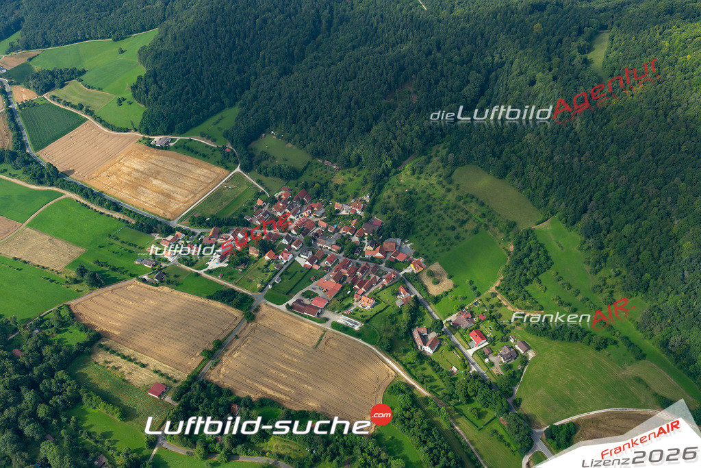 Die Luftaufnahme Frankendorf - Buttenheim wurde 2017 mittels Flugzeug (keine Drohne) erstellt. Perfekte Schärfe und Druck- Auflösung- Garantiert!