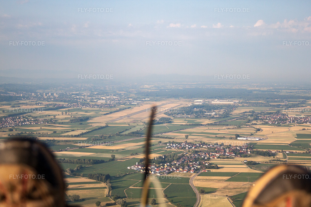 Luftbild: Schutterzell, Flugplatz Lahr im Ortsteil Schuttern in Friesenheim im Bundesland Baden-Württemberg in Deutschland. Foto: IMG_68077.jpg vom 19.06.2014 durch Werner Riehm/FLY-FOTO.de