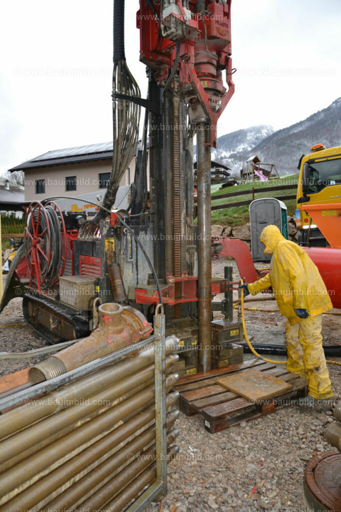 bib-lg16-heizung-0027 | Nach LV-Leistungsgruppen sortierte Detailfotos über den Bau eines Hauses. Alle Hausbau-Bilder direkt vom Urheber und Autor der Website Haus-Selber-Bauen.com