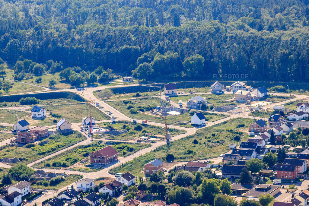 Luftbild: Neubaugebiet Vogelring in Jockgrim im Bundesland Rheinland-Pfalz in Deutschland. Foto: IMG_42493.jpg vom 27.06.2011 durch Werner Riehm/FLY-FOTO.de