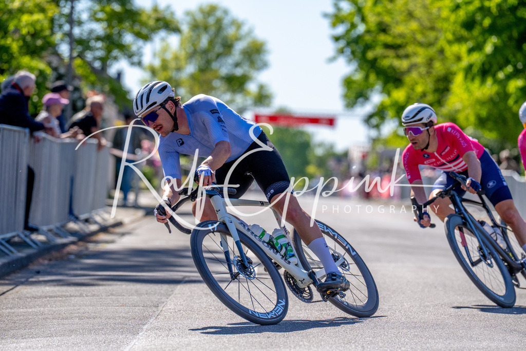 Spurt in den Mai 2026 - Großer Preis der Sparkasse Neuss | Annual one-day road cycling race "Großer Preis der Sparkasse Neuss" held in Büttgen, Germany, organized by VfR Büttgen 1912 e.V. The event features multiple races across all age categories from U11 youth to Elite men. - Realisiert mit Pictrs.com