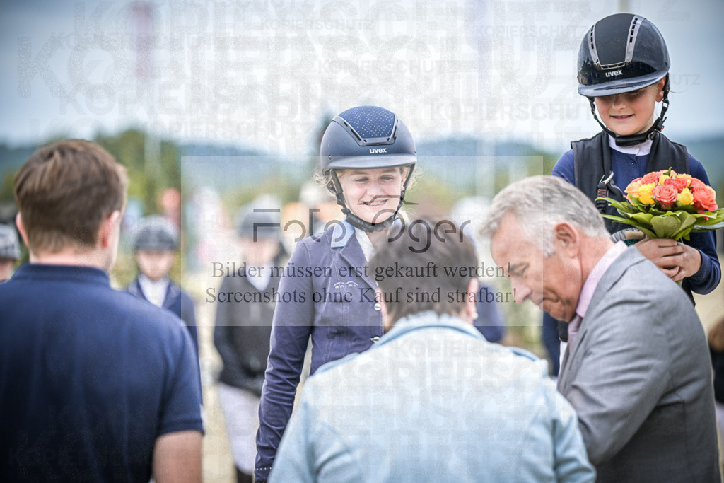 DOS_0043 | Entdecke hochwertige Reitturnierfotos von Foto Oger. Professionell, emotional und authentisch – jetzt Lieblingsmomente im Shop bestellen.Deutschlandweite Turnierfotografie. - Realisiert mit Pictrs.com