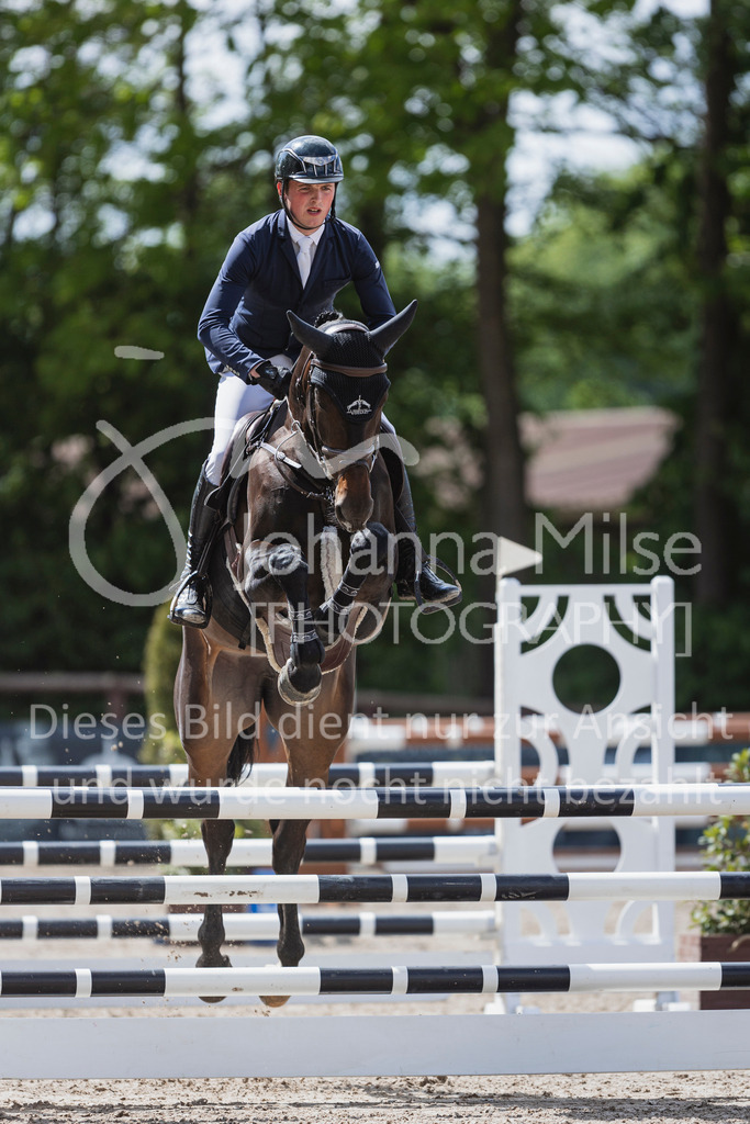 250506_Mühlen_SprPf-L1-325 | Deine schönsten Turniermomente als professionelle Fotos! Entdecke hochwertige Pferdesport-Fotografie im Online-Shop. Jetzt Fotos finden & bestellen!