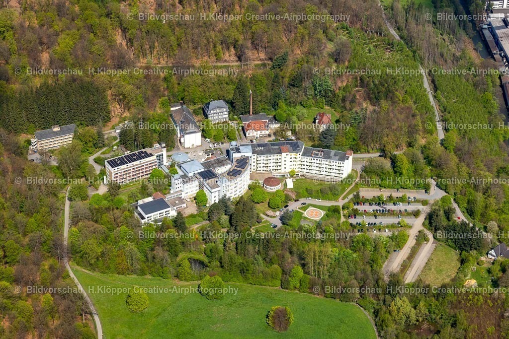 Luftbilder Hagen-1215 | LuftbildfotografieKlinikgelände und Helikopter - Landeplatz des Krankenhauses " VAMED Klinik Hagen-Ambrock " an der Straße Ambrocker Weg in Hagen im Ruhrgebiet im Bundesland Nordrhein-Westfalen, Deutschland - Realisiert mit Pictrs.com