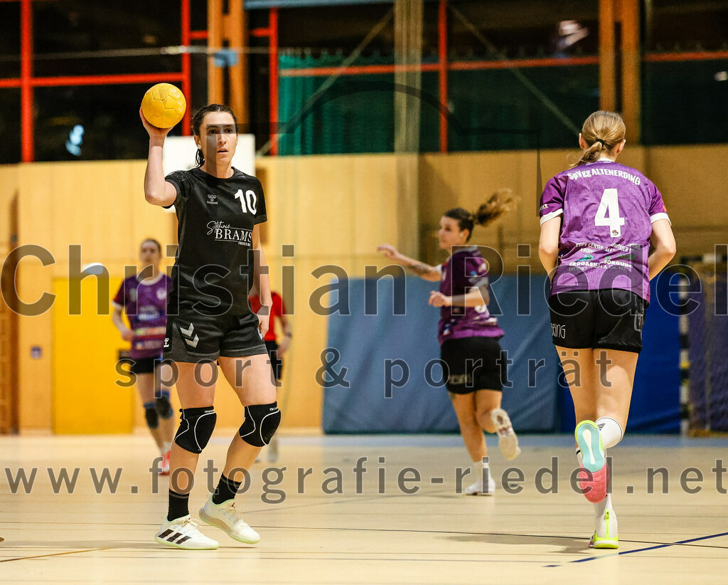 2024-02-10_038_SpVgg_Altenerding_gegen_SVA_Palzing | Erding, Deutschland, 10.02.2024:
Handball, Bezirksoberliga Frauen Altbayern 2023 / 2024, 14. Spieltag, SpVgg Altenerding gegen SVA Palzing, Endergebnis: 27:28

Veronika Wöhrl (SVA Palzing, #10), Greta Felbinger (SpVgg Altenerding, #4)

Foto: Christian Riedel / fotografie-riedel.net