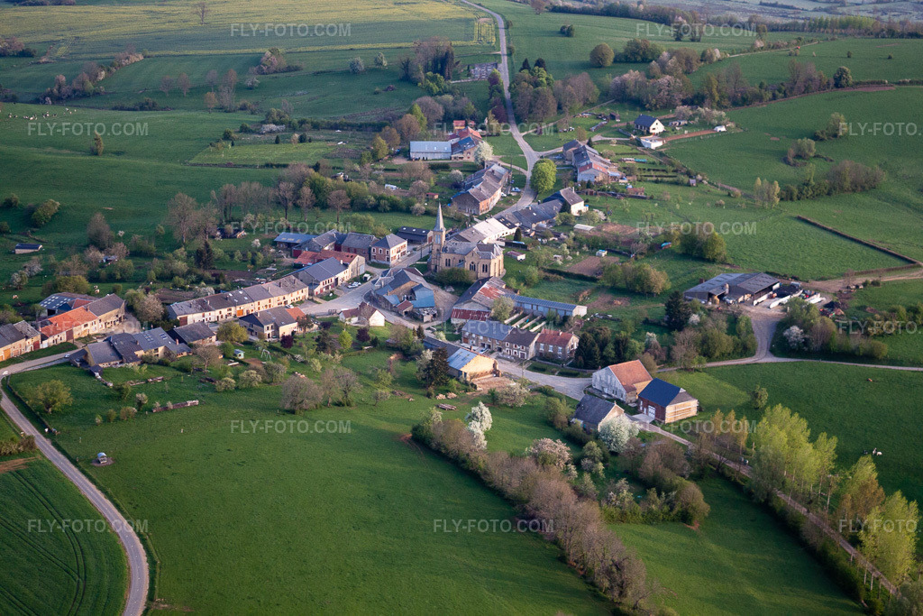 Aerial view: View of the town in L'Échelle in the state Ardennes, France. – Photo: IMG_39899.jpg taken on 04/17/2011 by Werner Riehm/FLY-FOTO.com – Resolution of the original: 4752 x 3168 px