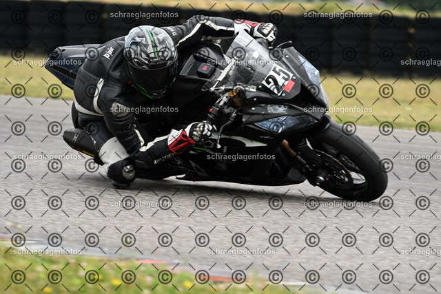 25bt02-0683 | markuskiefer.com - Realisiert mit Pictrs.com