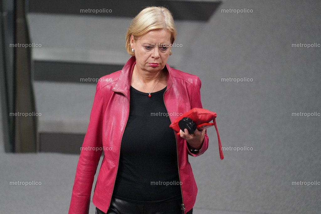 Gesine Lötzsch (4) | Metropolico