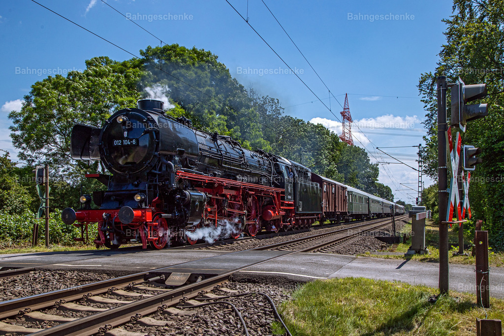 FDEV012104Kreyhorn4p220624 | Stöbern Sie durch einzigartige Aufnahmen und finden die perfekte Aufnahme für jeden Eisenbahnentheusiast! Stellen Sie sich aus einer Reihe von Möglichkeiten wie der Druck auf Leinwände, Fotoposter, Kalender oder Magnetfotos Ihr Geschenk zusammen - Realisiert mit Pictrs.com