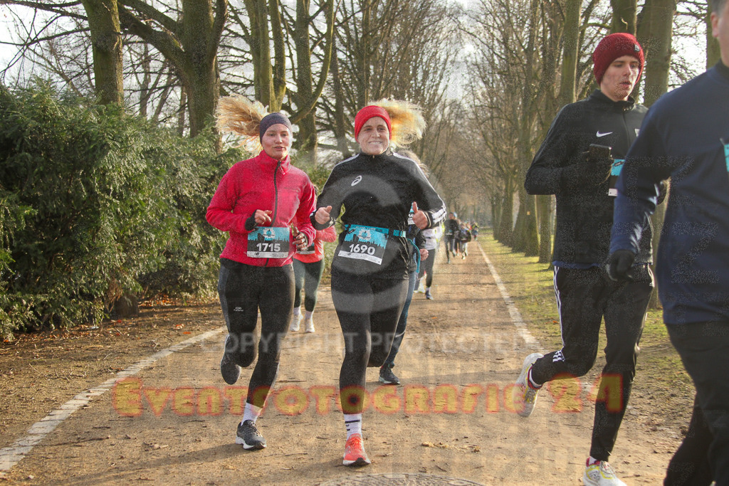 241231_1018_EV4_3775 | Sportfotografie im Rhein-Sieg Kreis, Köln, Bonn, NRW, Rheinland Pfalz, Hessen, etc. Unser Tätigkeitsfeld umfasst den Laufsport vom Volkslauf über den Marathon, Duathlon, Triathon bis zum Ultralauf wie Kölnpfad Ultra oder Schindertrail.