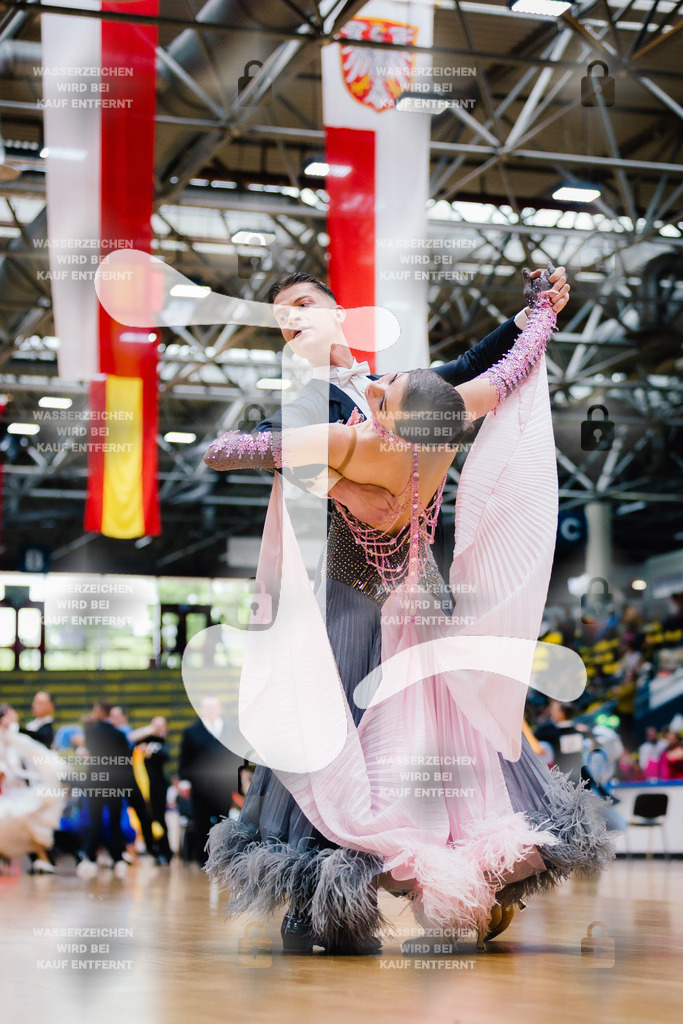 Hessen Tanzt WDSF International Open Standard 35th (35) Lukas Gandor _ Natalie Pusch (TD TSC Düsseldorf Rot-Weiss)-2025-05-17-8522 | Webshop for digital downloads and prints of dance sport, event & show photographer Julian Link - Realisiert mit Pictrs.com