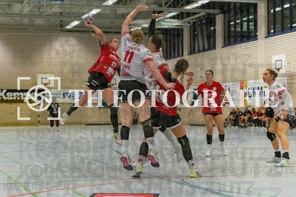 DEU, HSG Freiburg - TG Nuertingen, Handball, 2. Handball-Bundesliga, Saison 2023/2024, 04. Spieltag, Saison 2023/2024, 07.10.2023 | Julia von Kampen (HSG Freiburg, #14) beim Wurfversuch.

DEU, HSG Freiburg - TG Nuertingen, Handball, 2. Handball-Bundesliga, Saison 2023/2024, 04. Spieltag, Saison 2023/2024, 07.10.2023

Foto: Eibner-Pressefoto/Thomas Hess