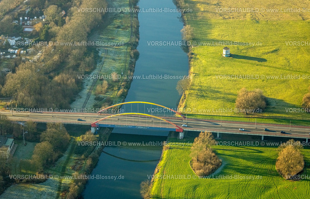 Duisburg241202656 | Luftbild, rot-gelbe Aakerfährbrücke Emmericher Straße über den Fluss Ruhr, Obermeiderich, Duisburg, Ruhrgebiet, Nordrhein-Westfalen, Deutschland