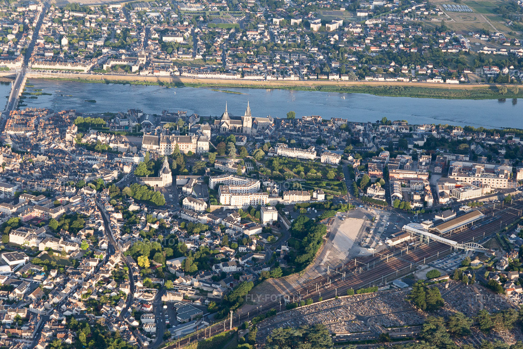 Luftbild: Ortsansicht in Blois im Bundesland Loir-et-Cher in Frankreich. Foto: IMG_101029.jpg vom 23.06.2017 durch Werner Riehm/FLY-FOTO.de