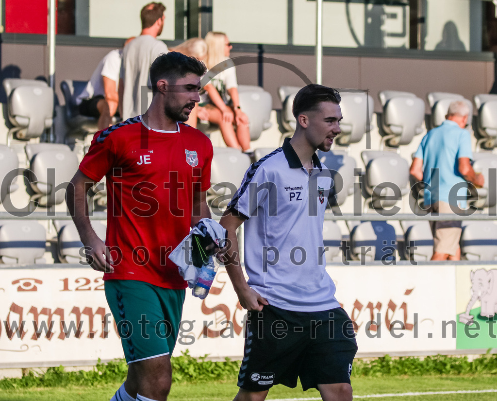 2023-08-18_004_FC_Schwaig_gegen_TSV_Kastl | Oberding, Deutschland, 18.08.2023:
Fußball, Landesliga Südost 2023 / 2024, 7. Spieltag, FC Schwaig gegen TSV Kastl, Endergebnis: 2:2

Johannes Empl (FC Schwaig, #14)

Foto: Christian Riedel / fotografie-riedel.net