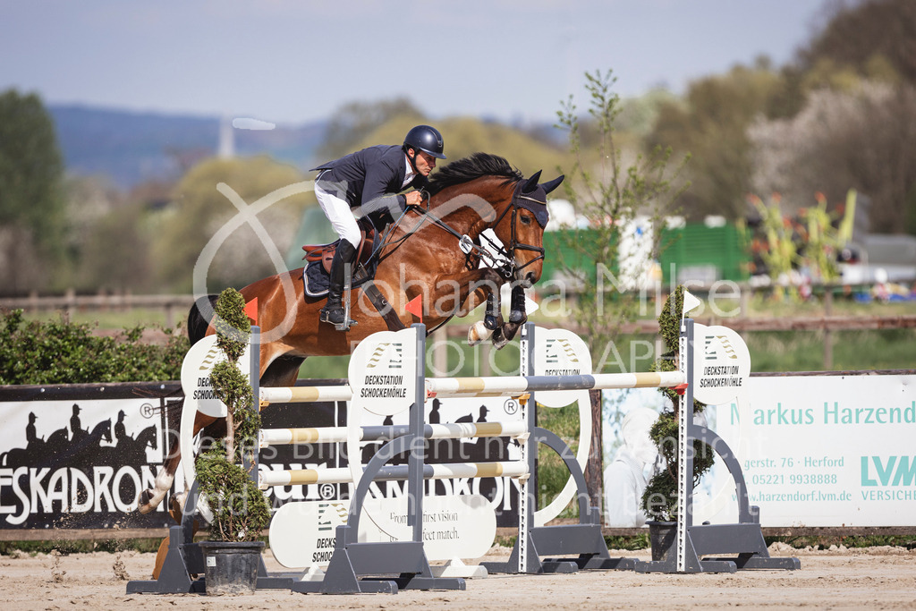 250416_M2-Springen-414 | Deine schönsten Turniermomente als professionelle Fotos! Entdecke hochwertige Pferdesport-Fotografie im Online-Shop. Jetzt Fotos finden & bestellen!