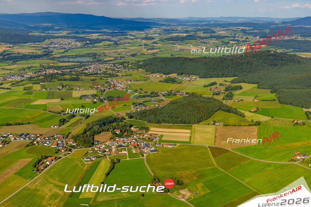 Das Luftbild zeigt : Gutmaning Cham - Die Luftaufnahme wurde 2024 vom UL-Flugzeug aus erstellt ( keine Drohne ) - Hochauflösende Luftaufnahme - Für grossformatige Ausdrucke geeignet. Die Geschenkidee !Mit Lizenz und Bildrechte bestellbar