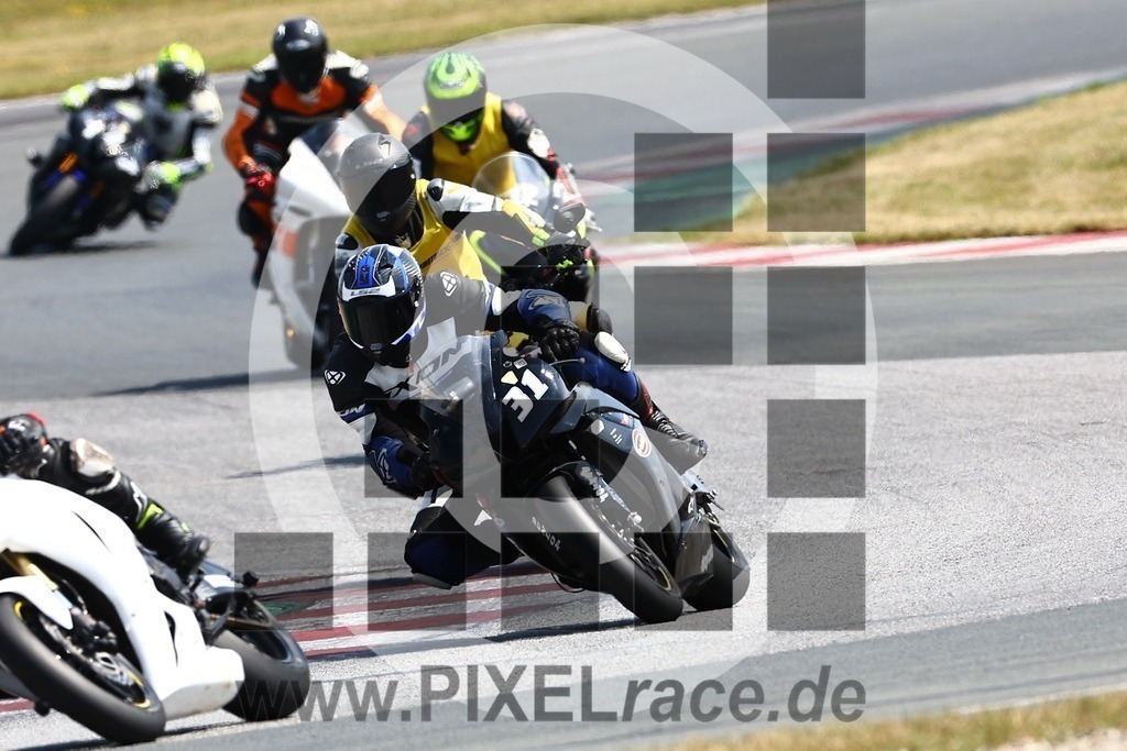 0031-20240720_02402 | Schöne Erinnerungen an spannende Momente - das festzuhalten ist unser Job. PIXELrace.de ist seit 2003 auf den Rennstrecken Europas unterwegs um die Action draußen beim Fahren und die wunderbare Stimmung imm Fahrerlager für euch einzufangen.