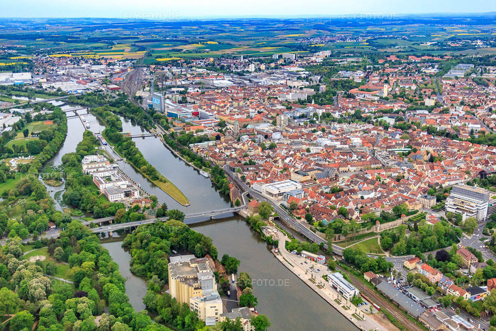 Luftbild: Maininsel mit Cramer-Mühle GmbH & Co. KG in Schweinfurt im Bundesland Bayern in Deutschland. – Foto: IMG_079043.jpg vom 14.05.2015 durch Werner Riehm/FLY-FOTO.de – Auflösung des Originals: 5320 x 3547 px – Cramer Mühle Schweinfurt - Weizenmehle Roggenmehle Backschrote Ökostrom - Cramer Mühle Schweinfurt