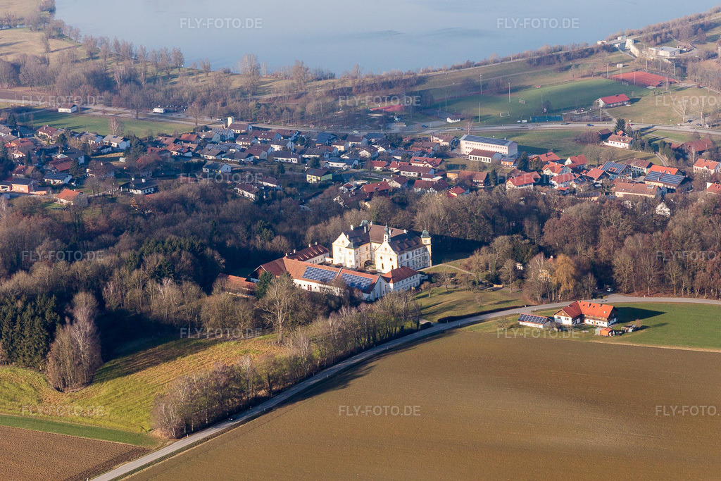 Luftbild: See- Uferbereichen des Rottauensee im Ortsteil Hinten in Postmünster im Bundesland Bayern in Deutschland. Foto: IMG_095933.jpg vom 29.12.2016 durch Werner Riehm/FLY-FOTO.de
