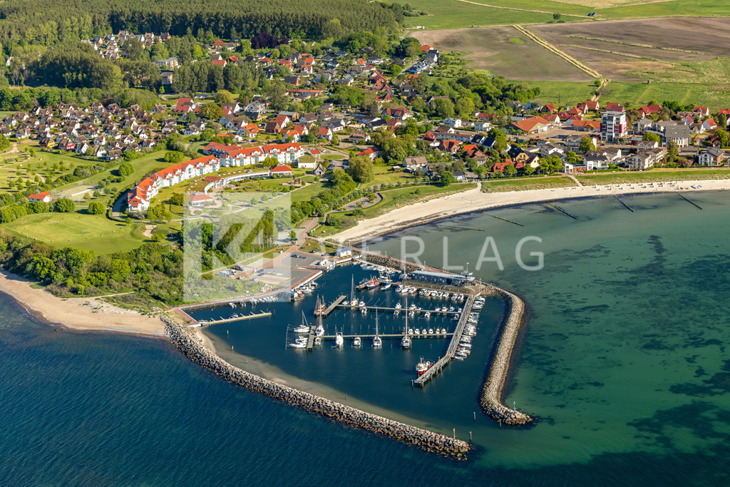 Wandbild-Glowe-Halbinsel-Jasmund-Luftbild-Ostsee-0U3A2750 | Der Hafen von Glowe auf der Halbinsel Jasmund - Realisiert mit Pictrs.com