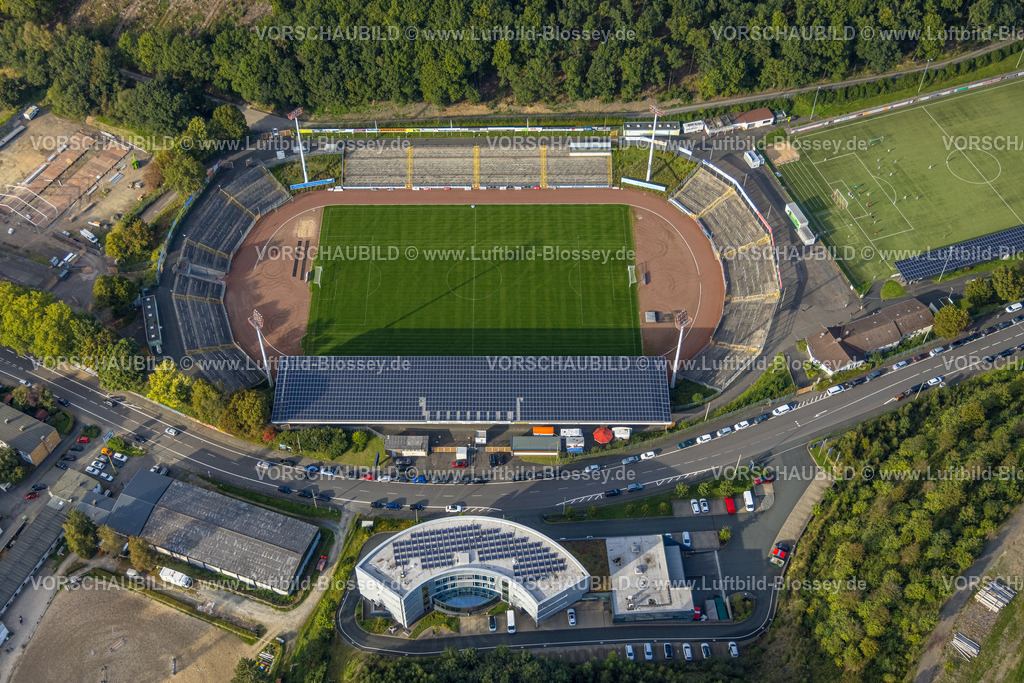 Siegen230912802 | Luftbild, Leimbachstadion der Sportfreunde Siegen, Tribünendach mit Solarpanel, Siegen-Rosterberg, Siegen, Siegerland, Nordrhein-Westfalen, Deutschland